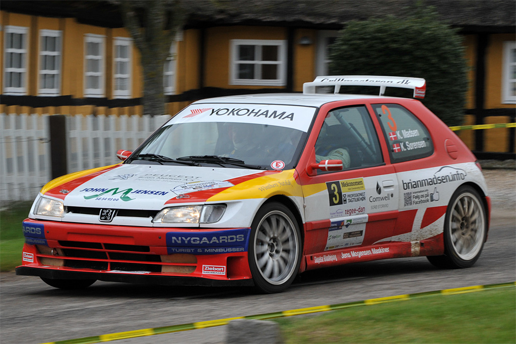 Kim Madsen hører til blandt outsiderne i sin Peugeot 306 Maxi
